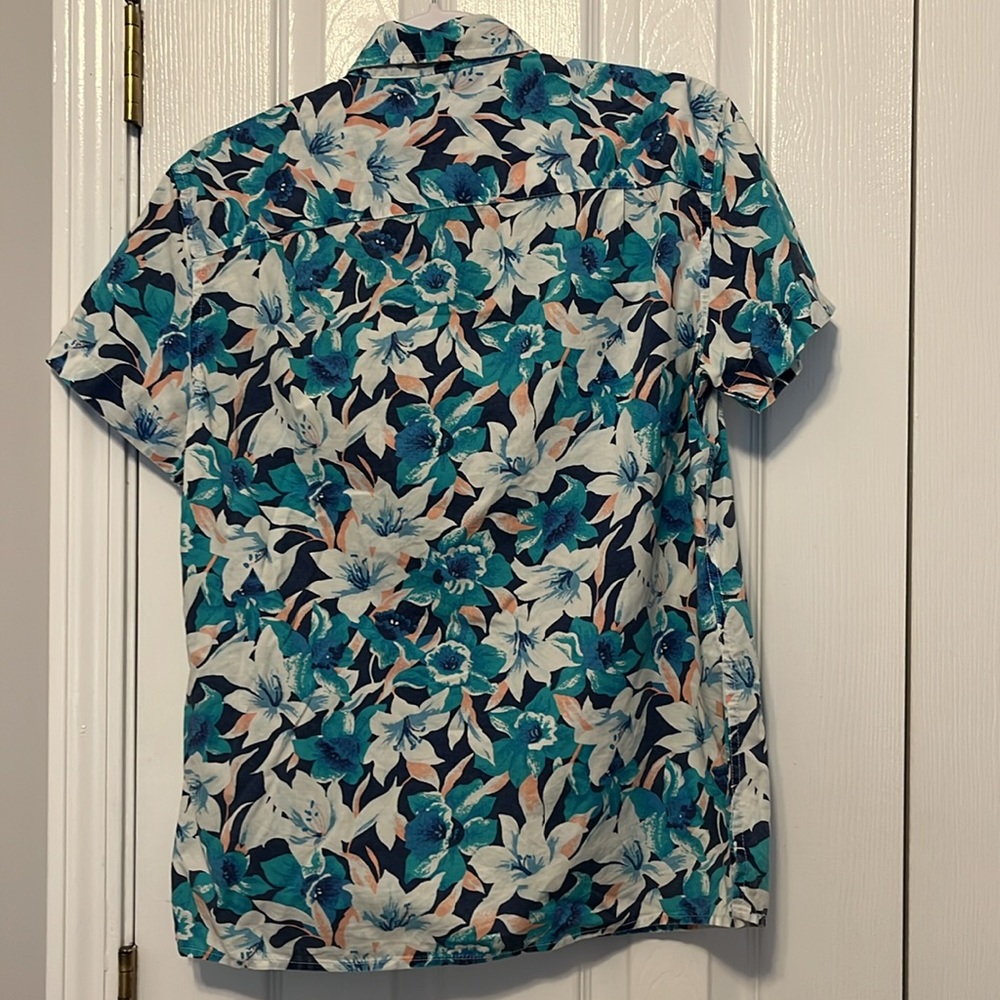 Men’s American Eagle XS Button Down Shirt - Picture 2 of 4